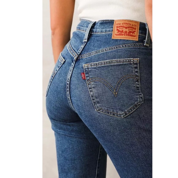 Levi’s Ribcage Ultra High Rise Straight Ankle Jeans - Picture 3 of 5